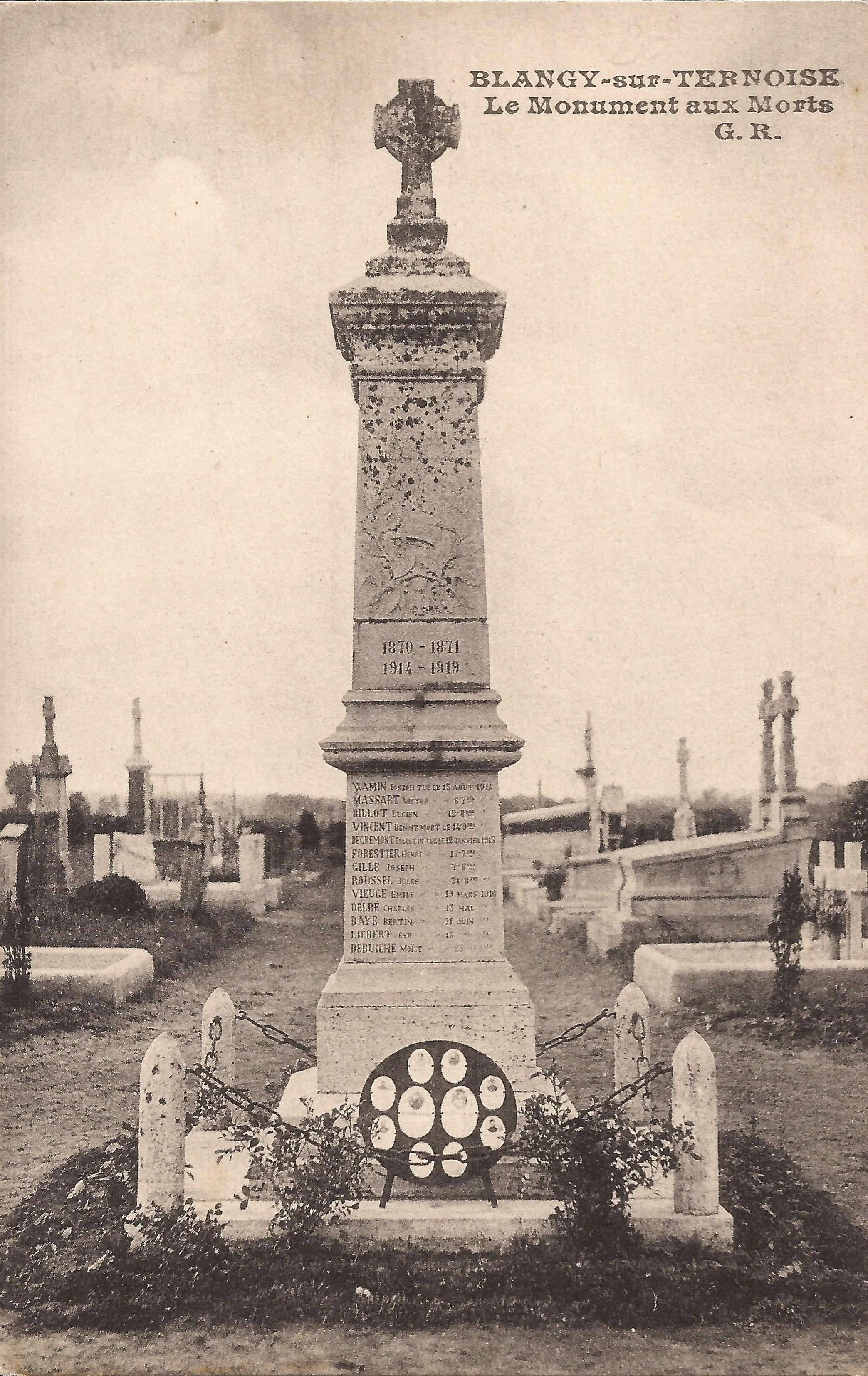 Le Cimetière & Les Calvaires
