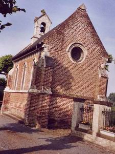 Vue de la chapelle avec la fontaine